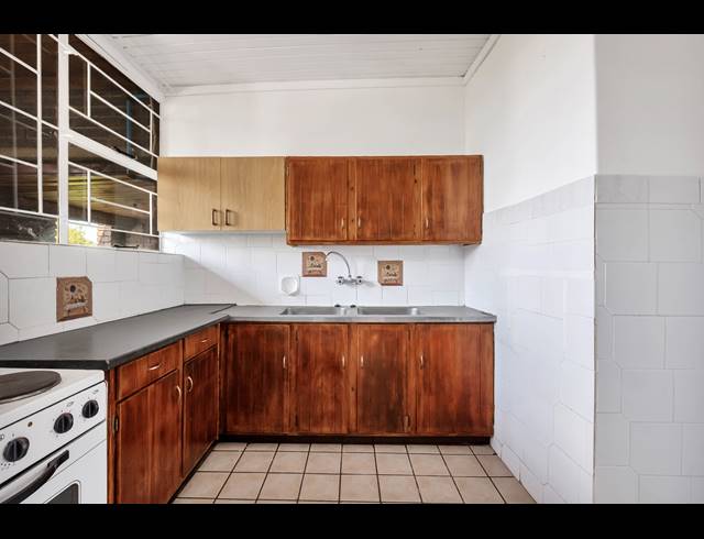 1 BEDROOM APARTMENT FOR SALE IN WINDSOR EAST